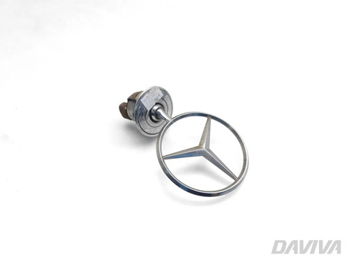 Mercedes benz class insigne - mercedes-benz, e-class