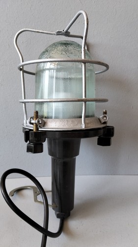 Ancienne lampe atelier - ancienne, usine