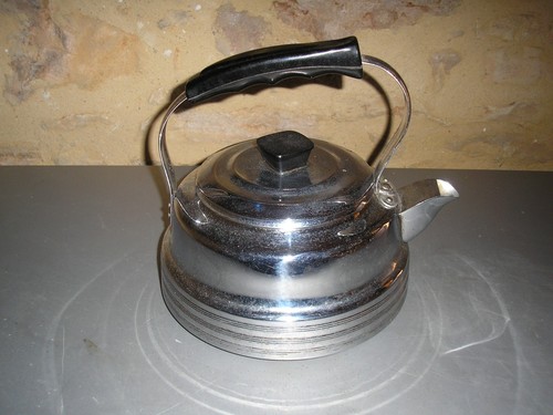 Ancienne bouilloire inox