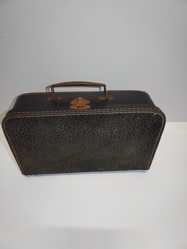 Ancienne petite valise rigide