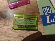 1 BOÎTE DE 10 PLUMES "LA