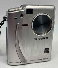 Fujifilm Digital Camera FinePix 4700 Zoom 2.4MP Silver - Working