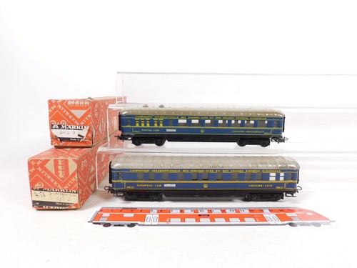 Märklin 2x passenger - 00,