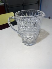 belle carafe ou broc à eau ou