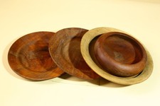 Bols et assiettes en bois