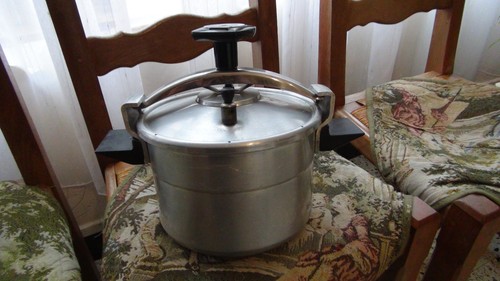 Ancienne cocotte minute - ancienne,