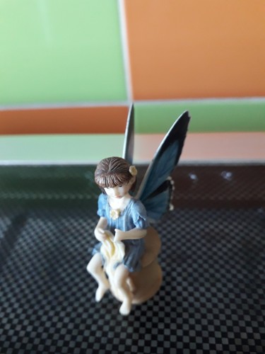 Figurine fée couturière 6cm