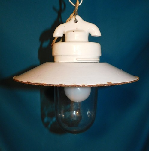 Ancienne lampe ferme en - ancienne,