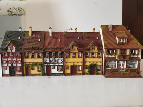 Ensemble petite maison à - petite,