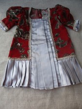 GRANDE ROBE TISSU SATINE ET FLEURI  POUR POUPEE ANCIENNE