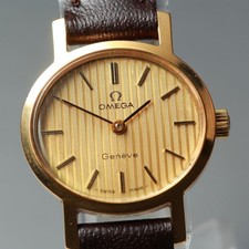 Montre manuelle ovale femme