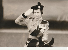 TIRAGE PHOTO	DE PRESSE ARGENTIQUE 1977 ELIZABETH II REINE D'ANGLETERRE 21X30cm