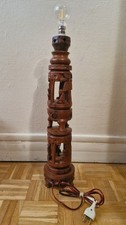 Pied de lampe en bois sculpté
