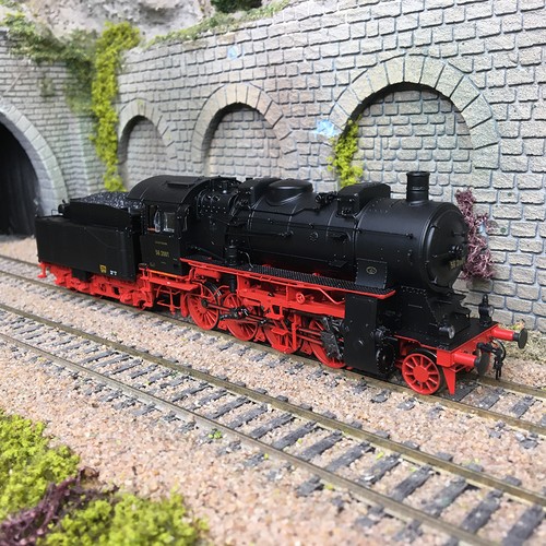 Locomotive vapeur 56 - à,