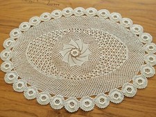 Linge ancien napperon ovale