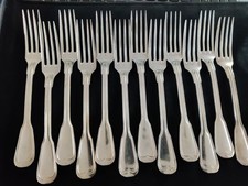 12 fourchettes à dessert ou