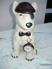 DECORATION : CHIEN AVEC CASQUETTE, NOEUD PAPILLON ET MONTRE - TBE