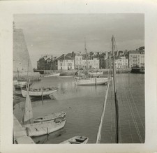 OLD PHOTO - VINTAGE SNAPSHOT - BEAUTIFUL ISLAND AT SEA THE PALACE PORT FISHING BOAT