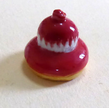 Fève pub perso - Ladurée 2004 - Une Religieuse rouge