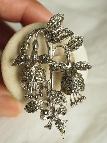 Broche vintage signee exquisit - signee,