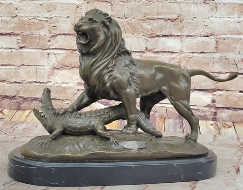 Handcrafted bronze lion - handcrafted,