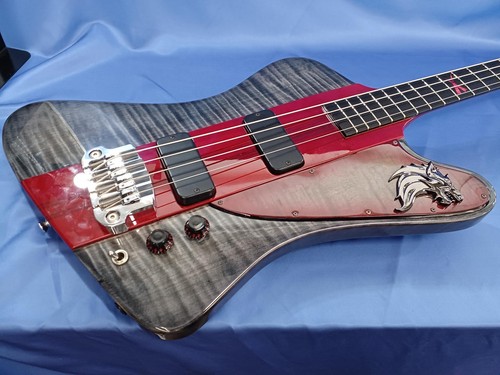 Guitare basse électrique