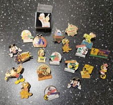 Lot de 21 pin's Disneyland
