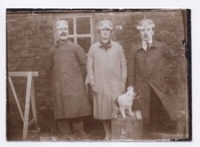 Original Photo Snapshot Antique Hat Costume Le familistère chien - SB386