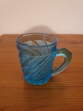 Tasse ancienne verre moulé