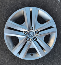 1 enjoliveur Peugeot 208 /