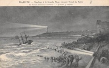 Old postcard 64 BIARTZ SHIPWRECK AT THE BIG BEACH IN FRONT OF THE HOTEL DU PALAIS DU VOILIER SU