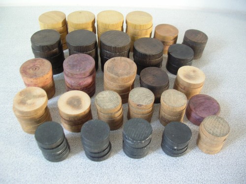 Lot 127 anciens jetons - de,