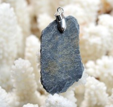 Ardoise bleue 35 carats - pendentif pierre naturelle - Nozay, France // CN40