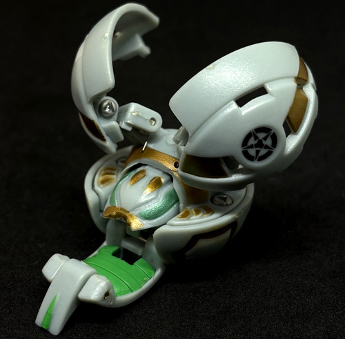 Bakugan bee striker haos - bee,
