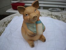 une grosse tirelire de