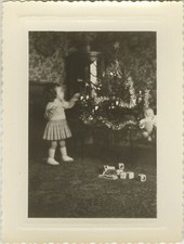 ANTIQUE PHOTO - VINTAGE SNAPSHOT - CHRISTMAS TREE GIFTS TOY - CHRISTMAS