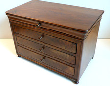 MAGNIFIQUE COMMODE DE POUPÉE