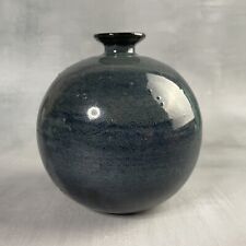 Joli vase boule en céramique belle glaçure bleu signé JM ? JY ? à identifier