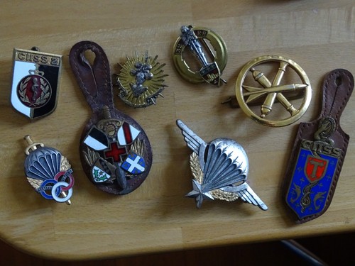 Lot anciens insignes - 8,