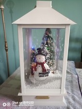 je vends des décorations de noel d'occasion un automate ,et divers guirlandes 