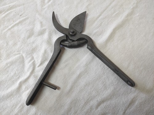 Outil pour jardin ancien - pour,
