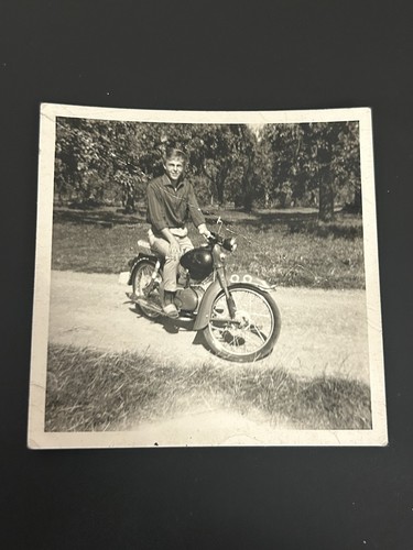 Photo moto ancienne - photo,