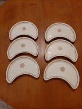 Assiettes demi lune anciennes