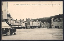 Old postcard Les Andelys, Le Grand Andely, La Place Nicolas-Poussin 