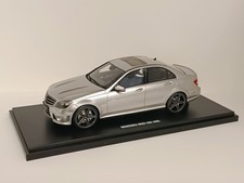 Mercedes-Benz C63 AMG gris