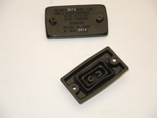 Chapeau de maitre cylindre frein avant SUZUKI GSXF 1100 GV72C de 1993