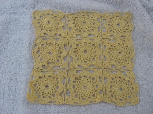 Napperon vintage jaune carre - ,