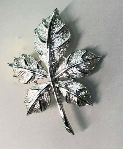 Gorgeous maple leaf brooch pin - gorgeous,