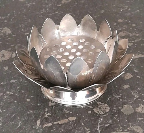 Ancien pique fleurs - métal, en