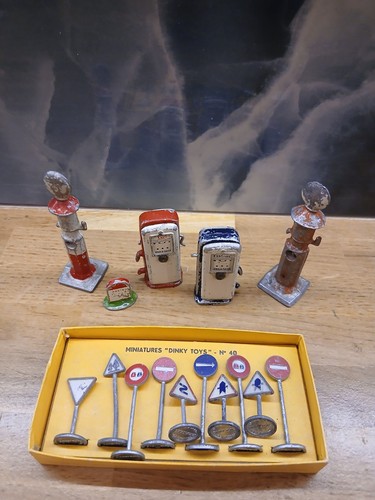 Lot dinky toys - , pompes